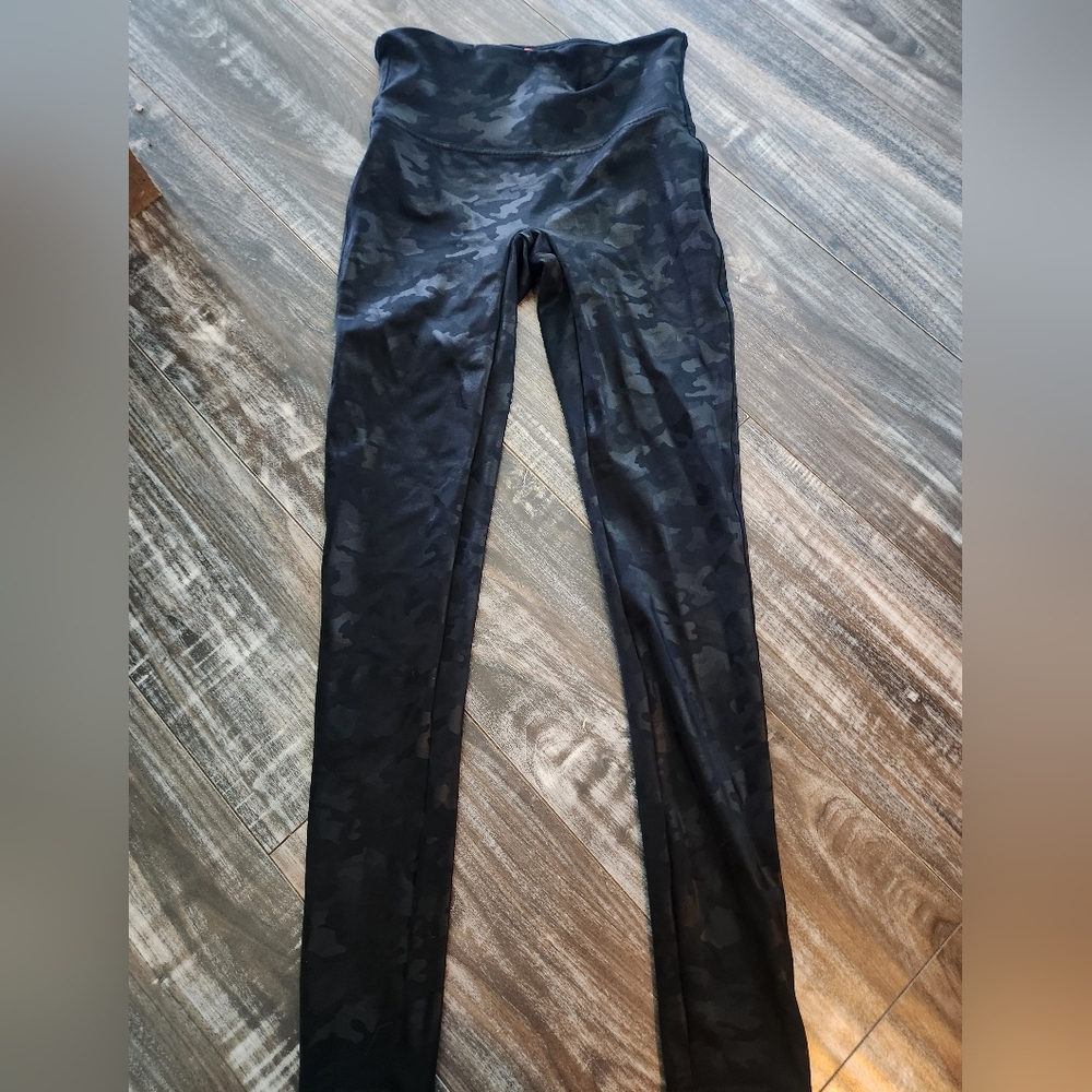 Spanx camo leggings M